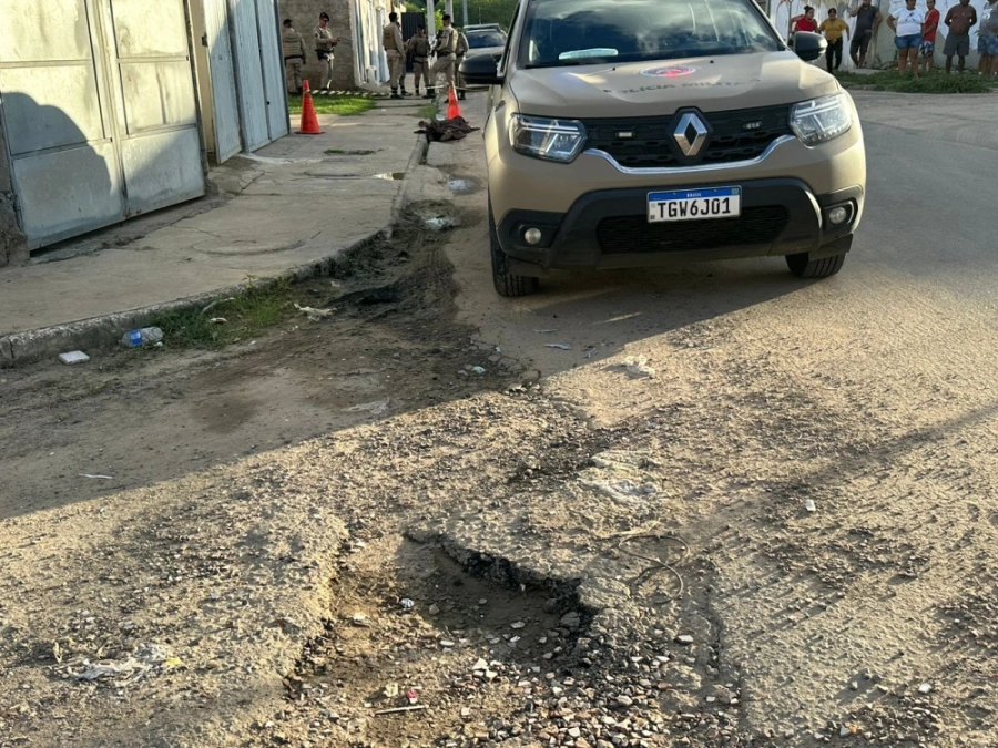 Homem de 27 anos é executado a tiros no Residencial Mandacaru I; criminosos são capturados