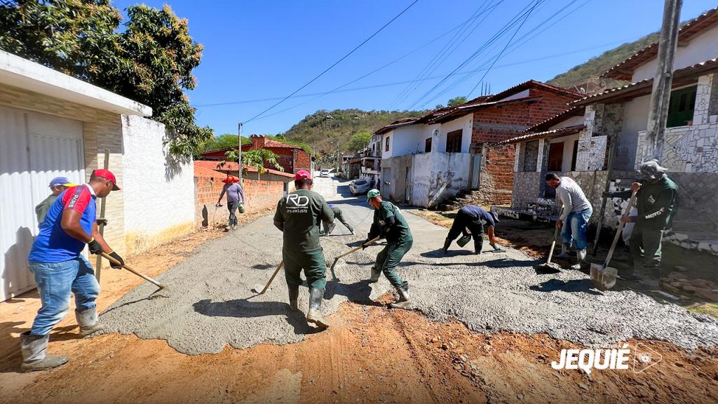 Prefeitura de Jequié leva pavimentação para vias públicas do povoado da Barragem da Pedra