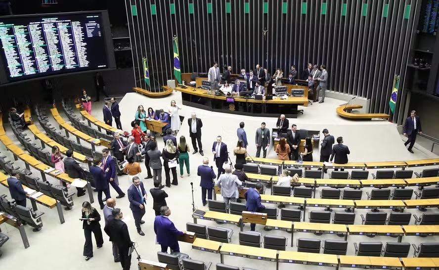 Veja a lista dos deputados baianos que votaram pela manutenção da prisão do deputado federal Chiquinho Brazão