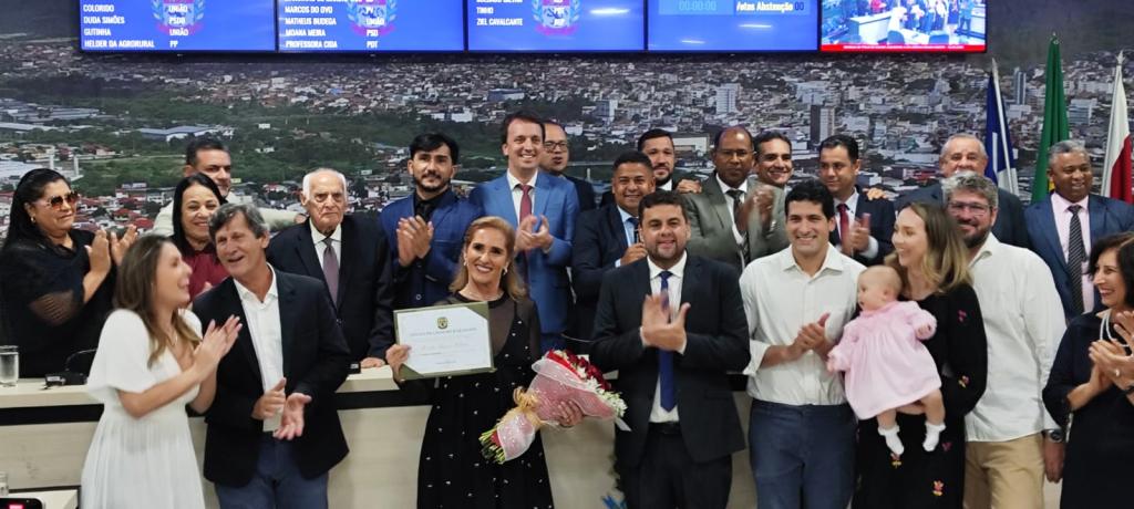 Mércia Moura é homenageada com título de cidadã Jequieense de autoria do vereador Ramon Fernandes