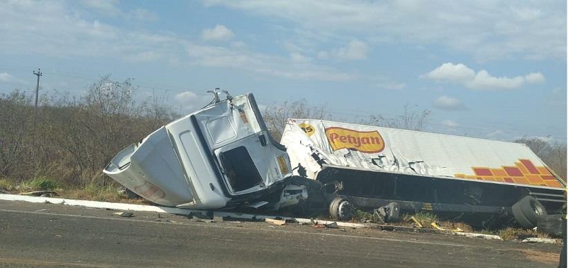 Caminhão da Petyan se envolve em acidente no Ceará