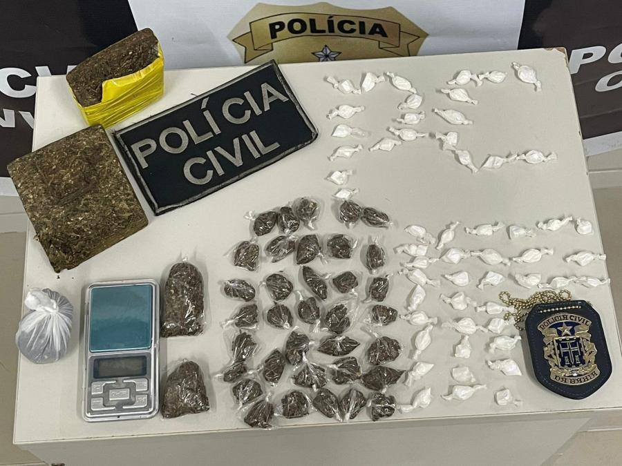 Polícia apreende droga avaliada em mais de 3 mil reais  em residência de Ipiaú