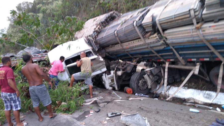 Prefeito de Ubaitaba se envolve em acidente com 10 veículos; carreta perdeu freio