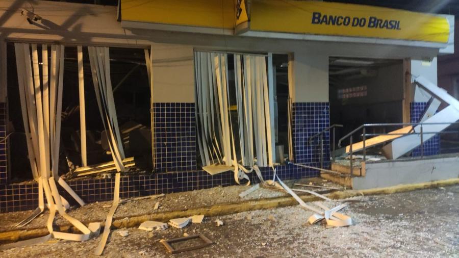 Bando explode agência bancária de Iguaí