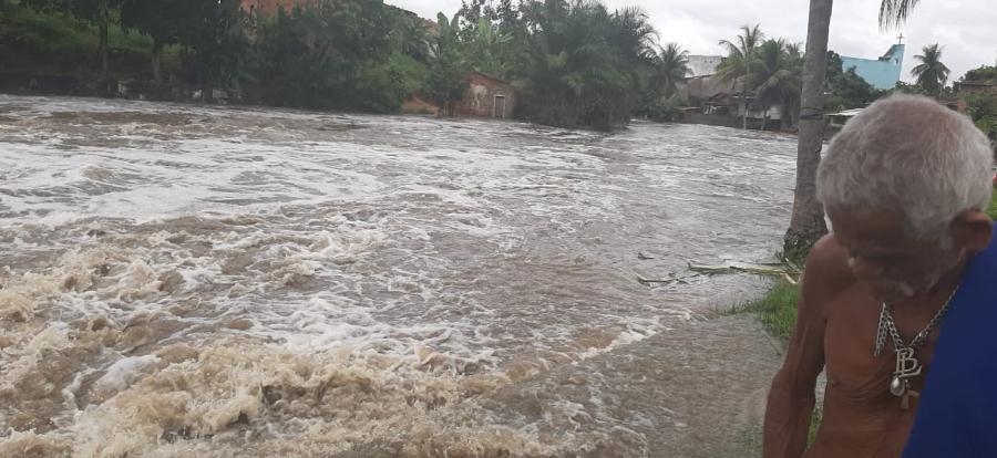Chuva deixa centenas de pessoas desabrigadas em Jequié; campanhas de ajuda estão sendo realizadas