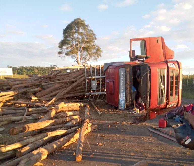 Estrada que liga Jaguaquara ao distrito do Baixão se torna perigosa com registro de vários acidentes