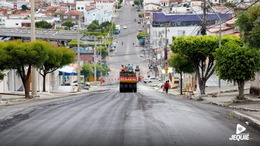 Prefeitura de Jequié inicia pavimentação da Avenida Rio Branco no Joaquim Romão