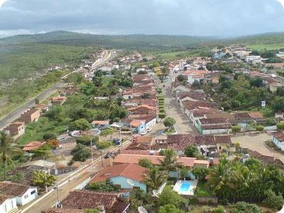 Rui inaugura unidade de saúde, entrega barracas a feirantes e autoriza construção de nova escola em Itaquara