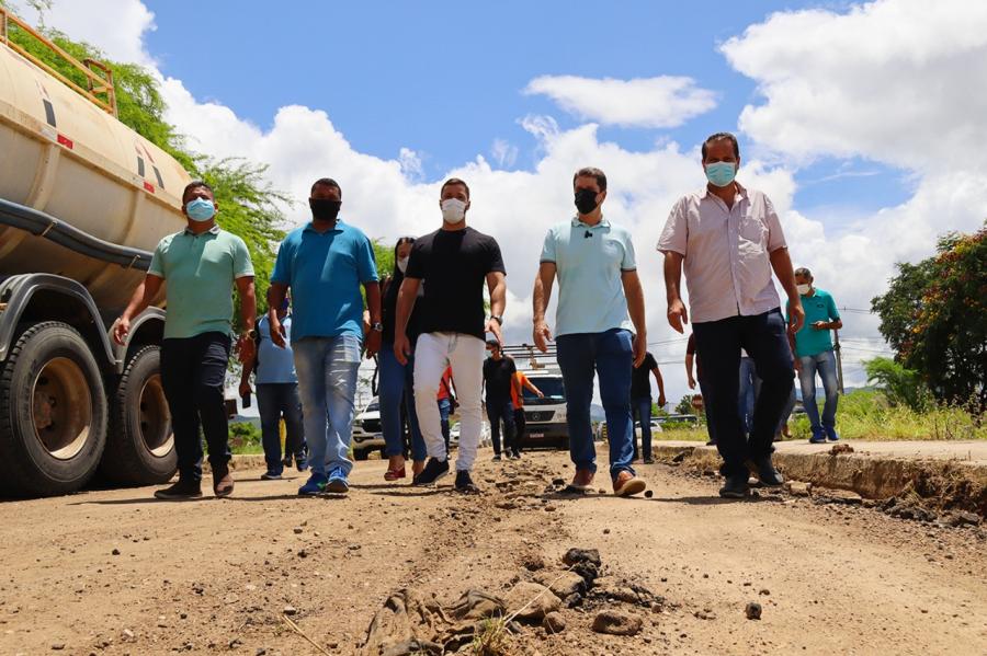 Uma luta de Zé Cocá, na Assembleia Legislativa, tem início as obras de drenagem e pavimentação asfáltica do Distrito Industrial de Jequié