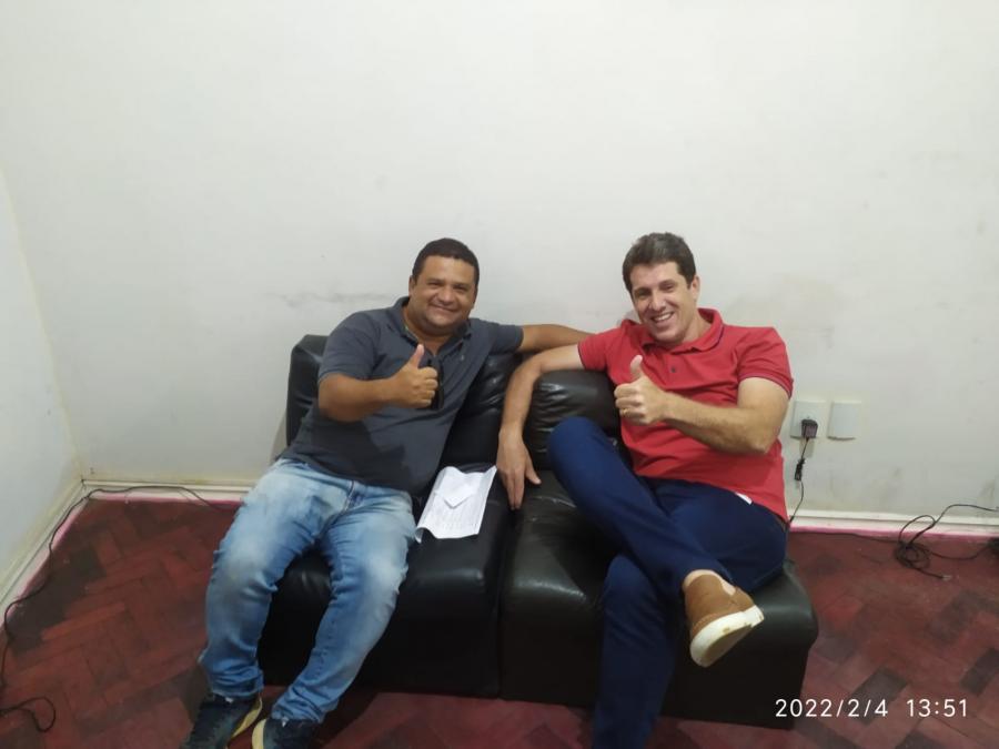 Itagi: Representando o prefeito Dr Olival Andrade, secretário de Administração se reúne com Zé Coca em Jequié