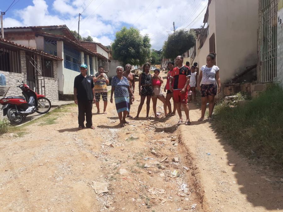 Jequié: Moradores da Rua da Igrejinha prometem não pagar IPTU até que via seja calçada