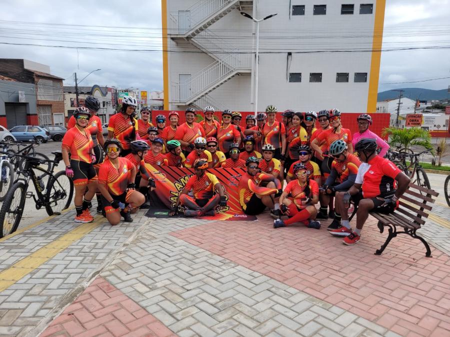 Pedal Amigos do Dija realiza passeio ciclístico e apresenta novo uniforme a comunidade de Jequié