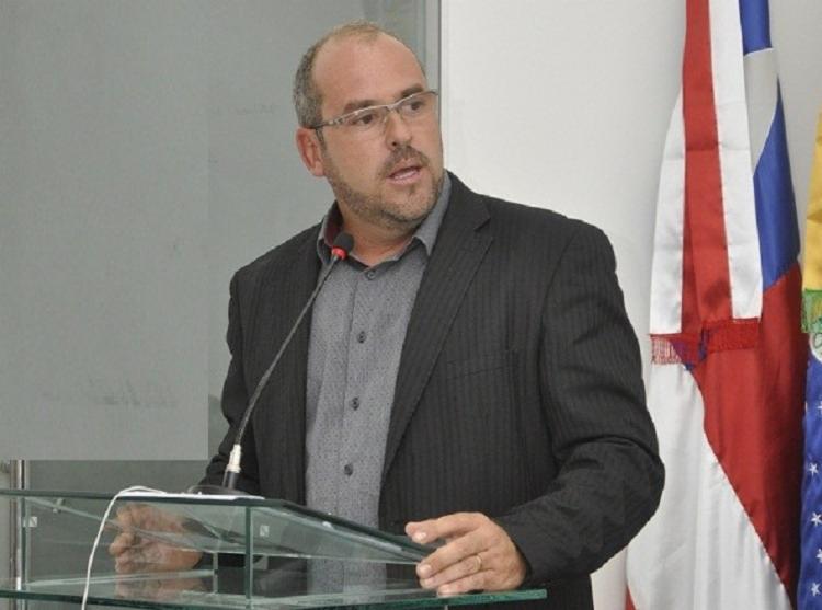 TCM aprova contas e aplica multa em Giuliano Martinelli   ex-prefeito de Jaguaquara