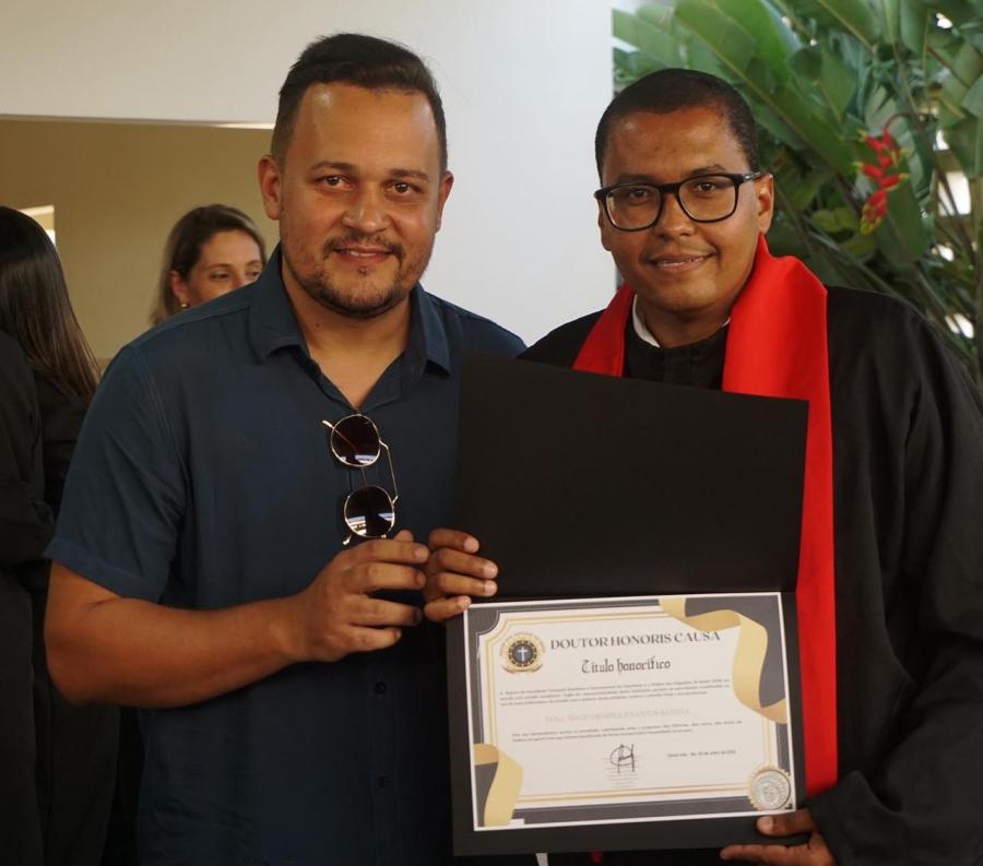 Jornalista Tiago Henrique recebe título Doutor Honoris Causa no Vale do Jiquiriça - Bahia