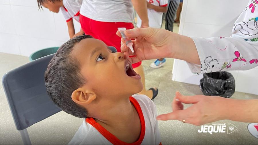 Prefeitura de Jequié intensifica vacinação contra Pólio nas escolas e com postos de vacinação extras nos bairros