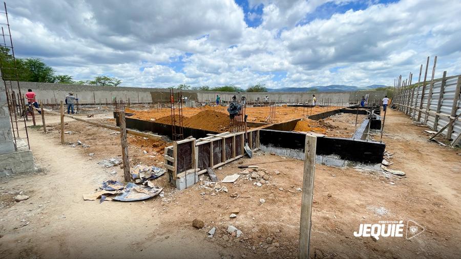 Com investimentos de 2,4 milhões, Prefeitura de Jequié inicia construção da primeira creche do bairro Mandacaru