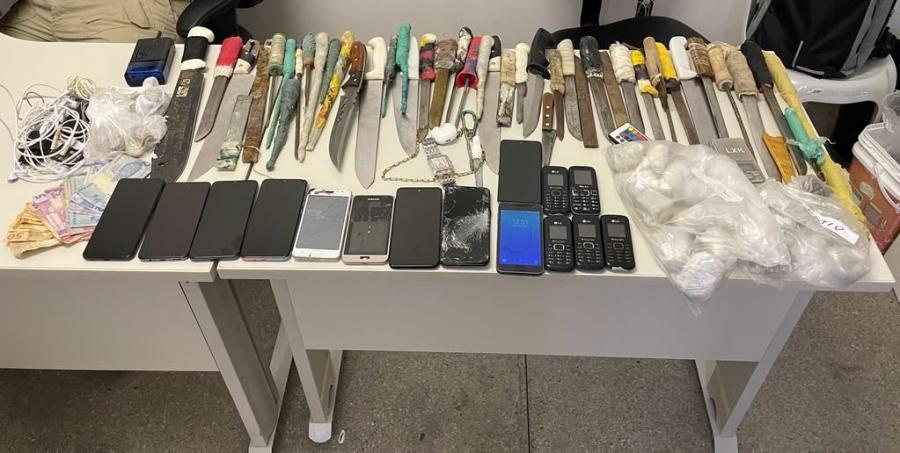 Operação pente fino no presídio de Jequié apreende mais de 70 celulares, drogas, armas e vários outros objetos