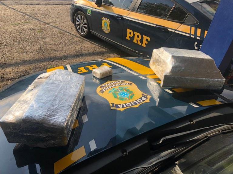 Homem preso pela PRF com mais de 27 kg de maconha em ônibus foge da delegacia de Jequié