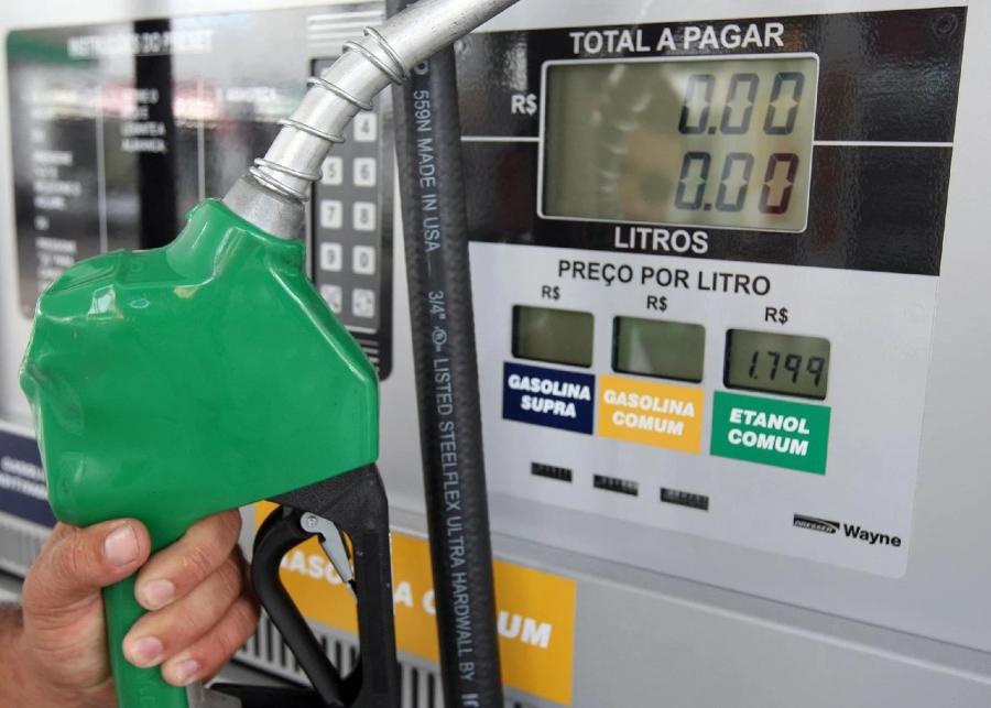 Gasolina sobe pela 6ª semana seguida mesmo sem reajuste da Petrobras