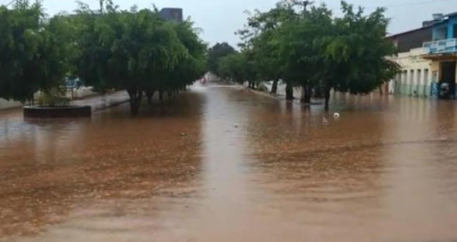 Inmet alerta para possibilidade de chuvas fortes em Jequié e região