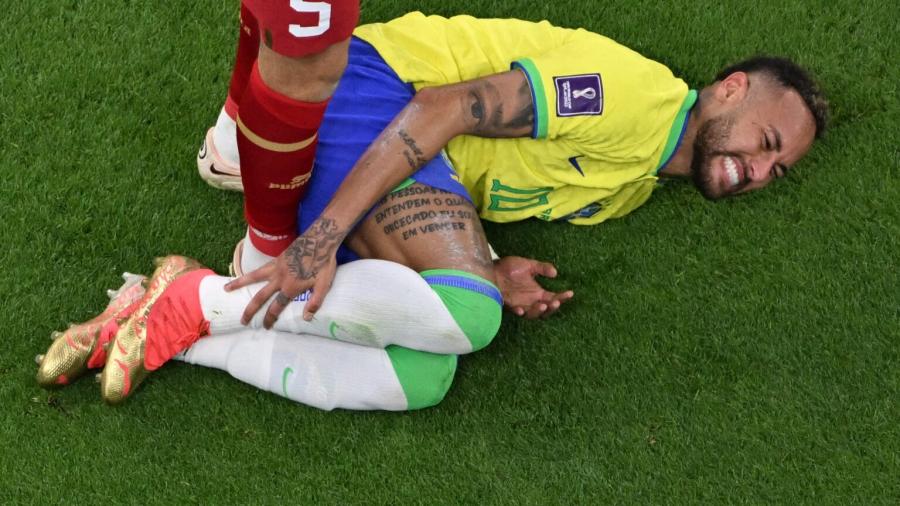 Neymar e Danilo estão fora da fase de grupos da Copa