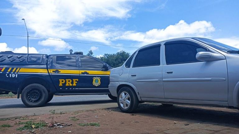 Veículo roubado é recuperado pela PRF na cidade de Manoel Vitorino (BA)