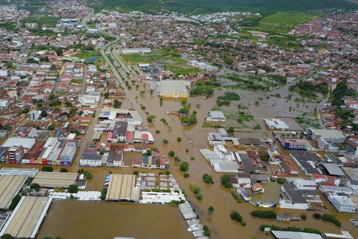 Euclides Fernandes faz indicação ao governador para isenção de taxas as vítimas das enchentes