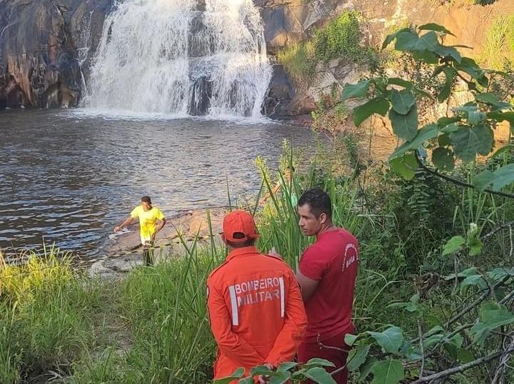 Jequié: Jovem de 21 anos desaparece ao tomar banho em cachoeira da Frizuba