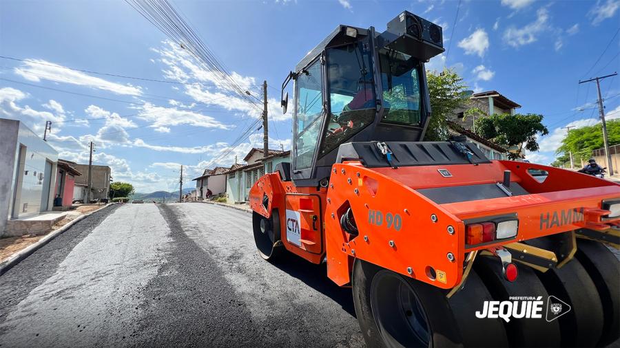 Prefeitura de Jequié avança com programa de pavimentação asfáltica nos bairros Kennedy e Cidade Nova
