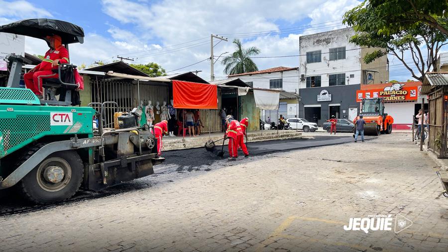 Prefeitura de Jequié inicia pavimentação asfáltica do estacionamento do CEAVIG, em mais uma etapa de recuperação do local após enchentes