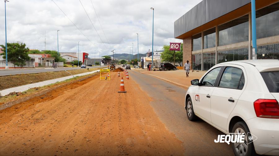 Prefeitura de Jequié inicia recuperação de trecho da Avenida César Borges, afetado pela enchente