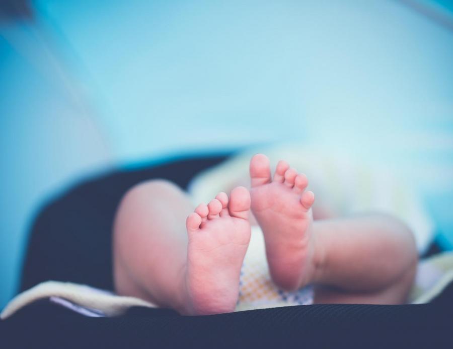 Bebê com cordão umbilical é encontrado em calçada do Loteamento Raio de Luz em Jequié