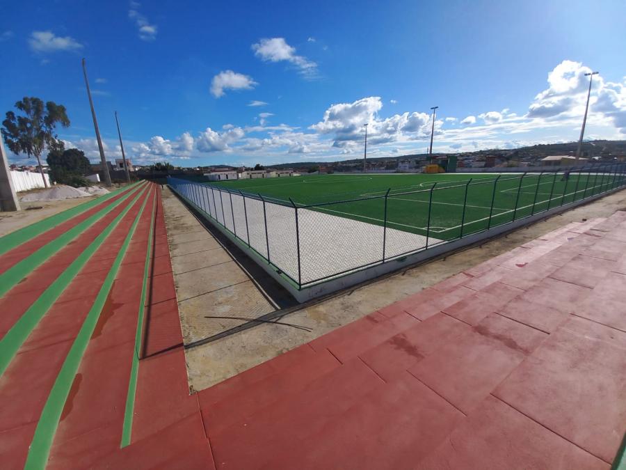 Estádio de Jaguaquara passa por obras de reforma e ganhará gramado sintético e área para eventos