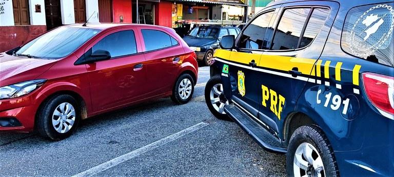 Homem aluga carro roubado e acaba preso na BR 116 em Manoel Vitorino (BA)