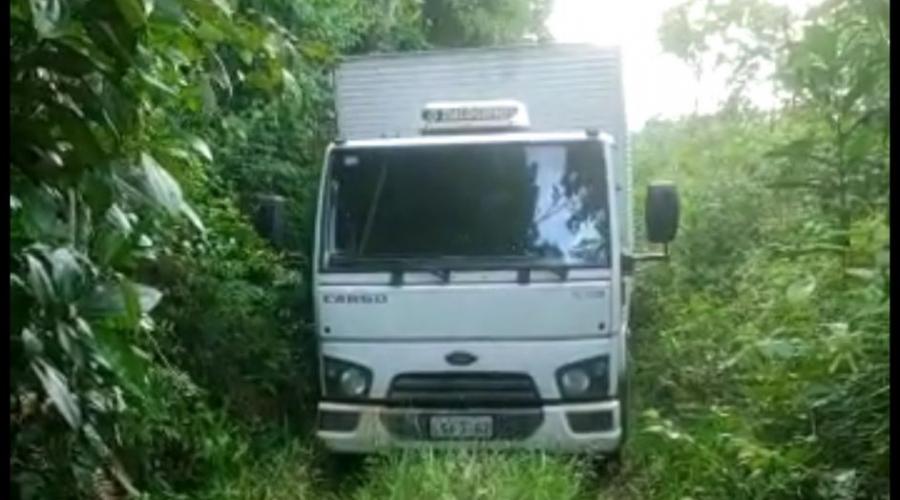 Policia localiza veículos roubados da Bahiasol Motos de Jequié em fazenda no município de Maraú