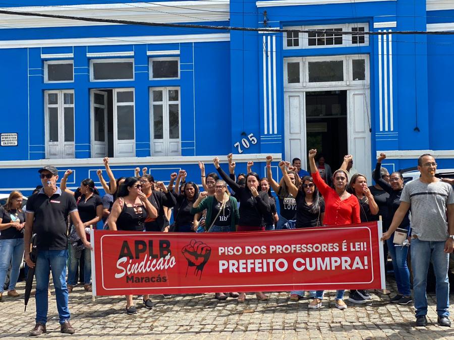 Maracás: Professores da rede municipal entram em greve e pedem que prefeitura cumpra Lei do Piso Salarial