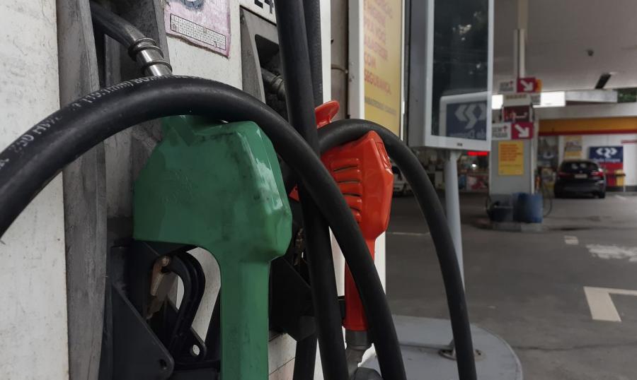 Preço médio da gasolina fica estável nos postos, a R$ 5,51, diz ANP