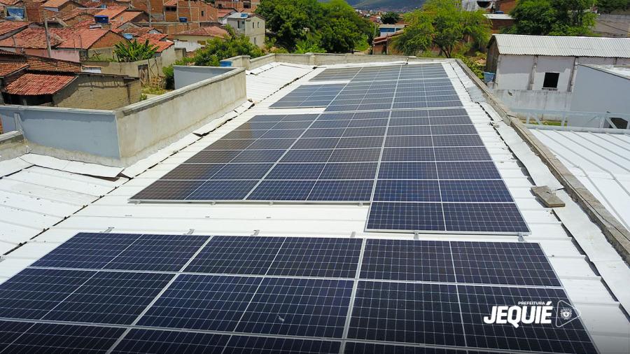 Projeto de instalação de energia solar em escolas municipais de Jequié deverá reduzir gastos