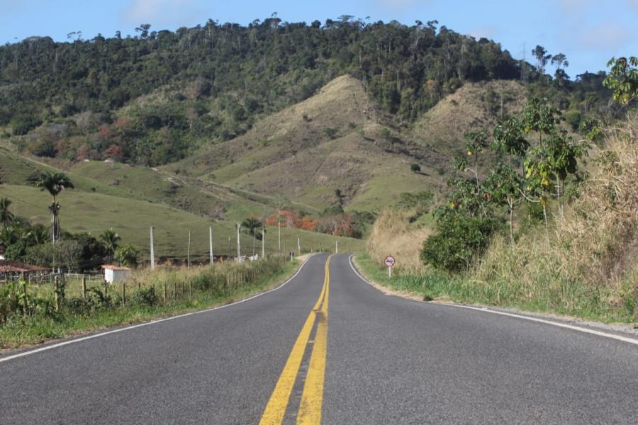 Moto bate em animal e deixa duas pessoas feridas na estrada que liga Itagibá a Ipiaú