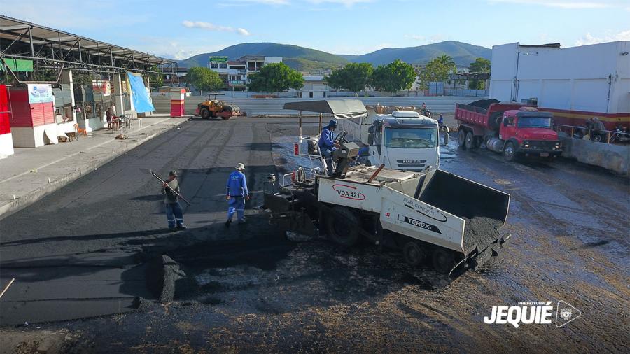 Prefeitura de Jequié avança com nova etapa da requalificação e ampliação do CEAVIG, contemplando pavimentação asfáltica do estacionamento