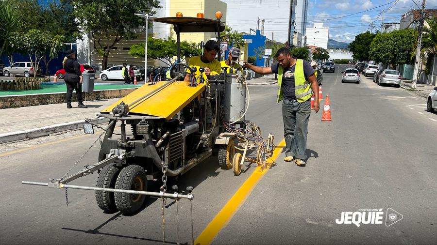 Prefeitura de Jequié inicia sinalização horizontal das vias públicas recém-pavimentadas
