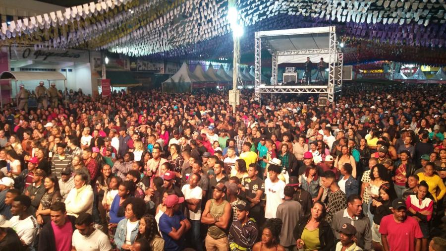 Dorgival Dantas, Calcinha Preta e Zé Felipe atraem uma multidão para o circuito do São João de Jequié
