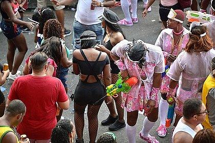 Governo da Bahia sanciona lei que proíbe uso de pistolas de água no Carnaval