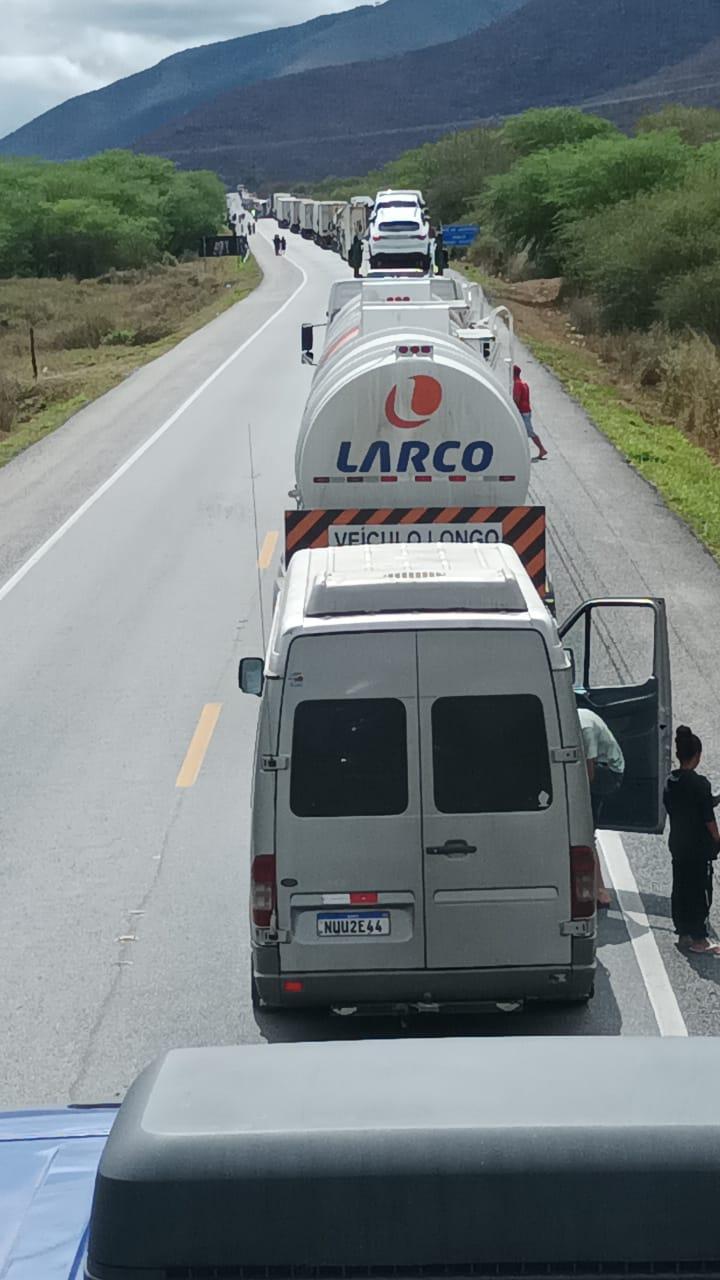 Colisão envolvendo dois veículos deixa saldo de duas mortes na BR-116, trecho de Manoel Vitorino