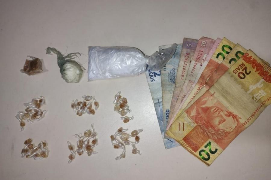 Duas pessoas são presas por tráfico de drogas no Entroncamento de Jaguaquara