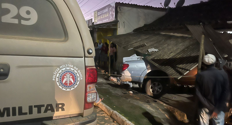 Carro invade lanchonete mata uma pessoa e deixa outra ferida no distrito do Baixão em Jaguaquara