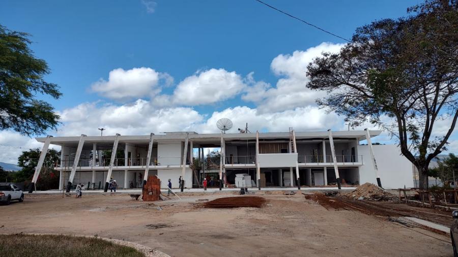 Nova estrutura da prefeitura de Jequié terá espelho d’água, rampa de acesso e elevador