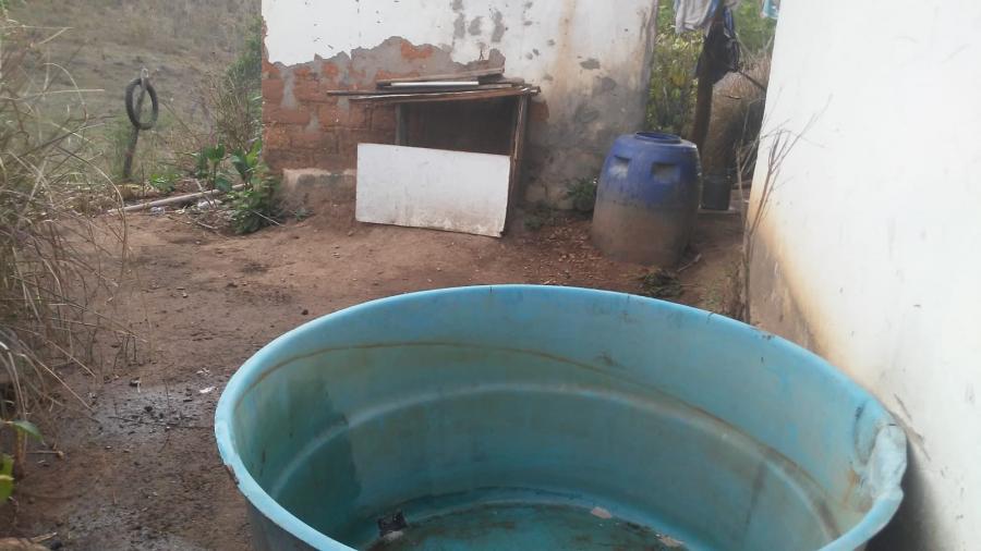 Moradores de zona rural de Manoel Vitorino reclamam de falta d'água há mais de 4 meses: “tem dias que choro, não sabemos mais o que fazer”