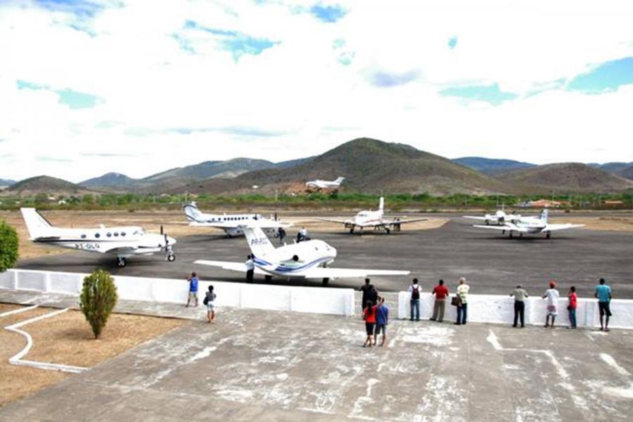 Euclides Fernandes pede reativação do aeroporto Vicente Grilo, em Jequié