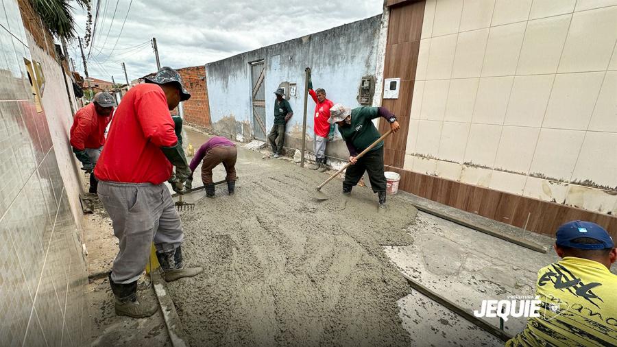 Prefeitura de Jequié segue com obras de pavimentação, levando melhorias e modernização urbana